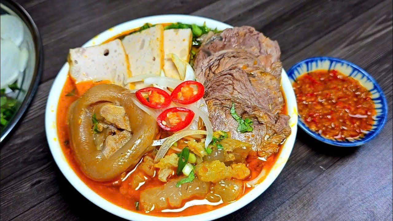 Traditional Bun Bo Hue